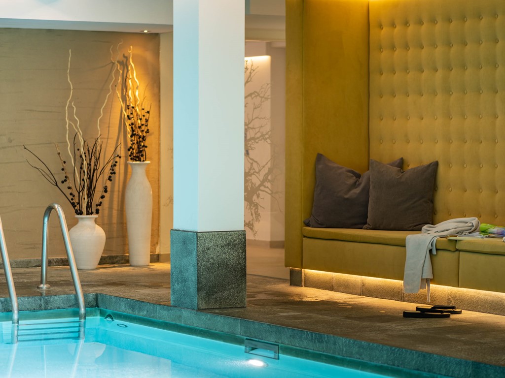 SCHWERELOS INS GLÜCK ABTAUCHEN