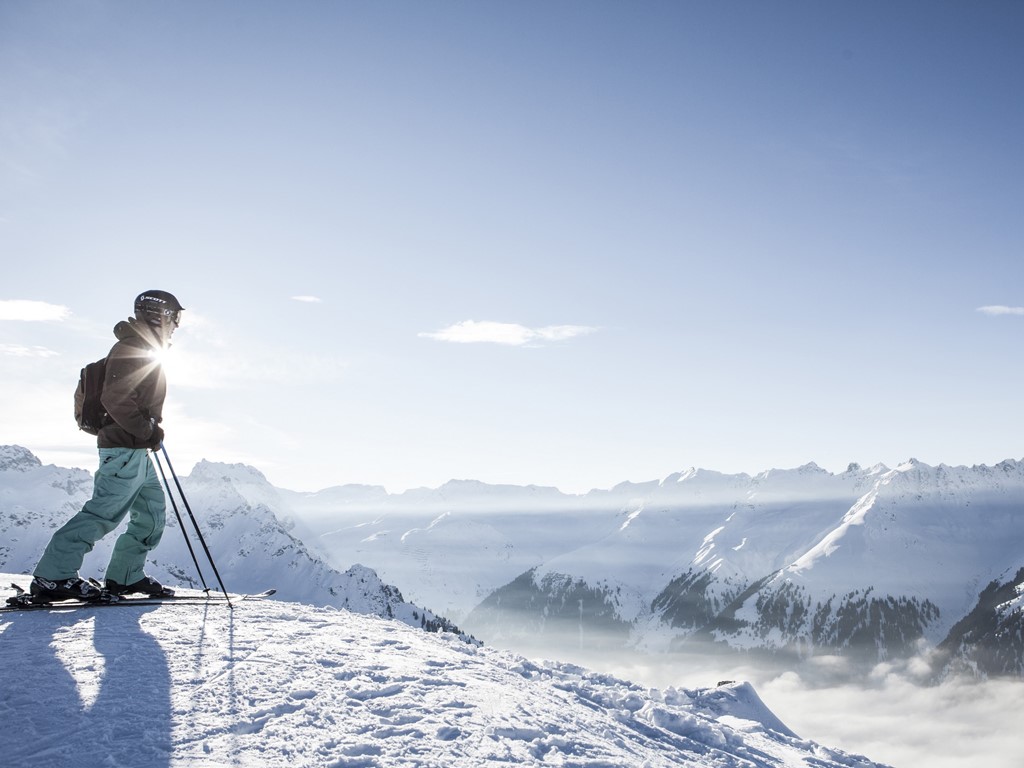 SKIGENUSS VOR TRAUMKULISSE